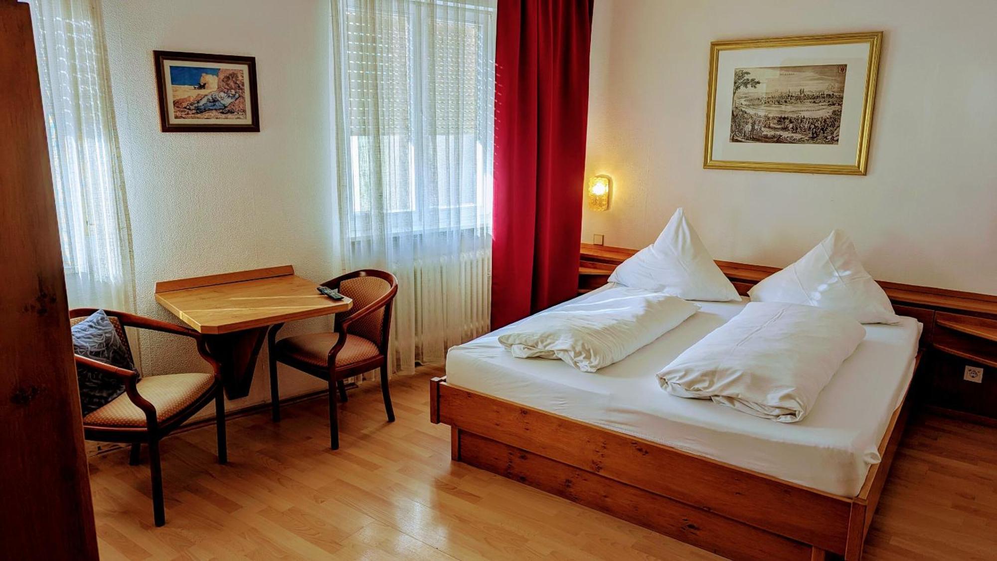 Dorfgasthof Zur Rose Obereisenheim Zimmer foto